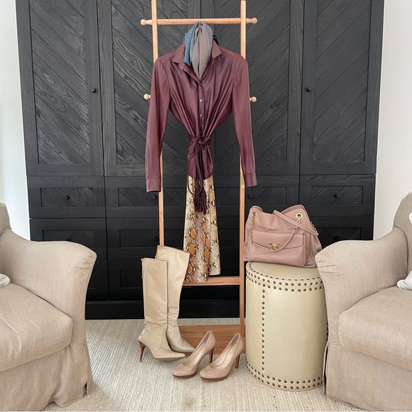 Coach fabulous nude platform pump. Classic  style with modern platform. - Picture 4 of 4